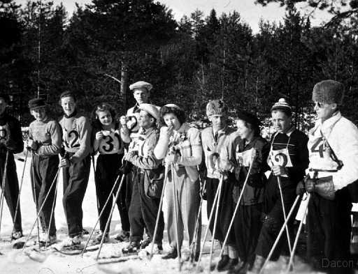 Bild_nr_0047_exposure.jpg - Holgen Johansson, Sune Nilsson, Lilian Classon, Bo-Erik Sjöberg. Gottfrid Bröms, Sigyn Lindström, Egon Lundberg,  NN ,  NN, Anselm Söderberg