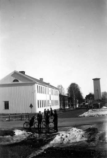 okänd1.jpg - Nybyggda Råneåskolan 1930 med Brandkårens byggnad till höger